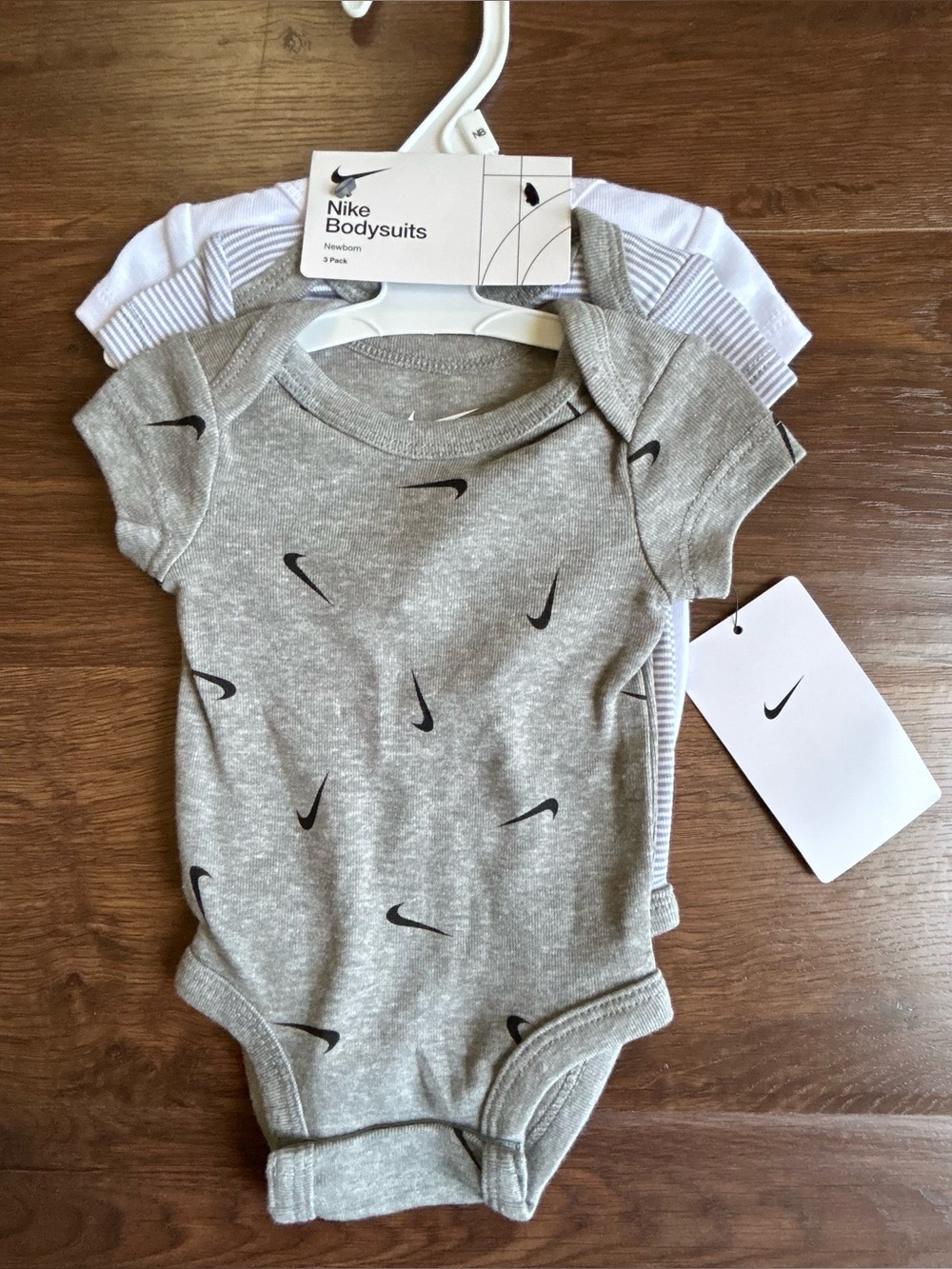 Nike Set of Three Bodysuits White Stripe Heather Newborn